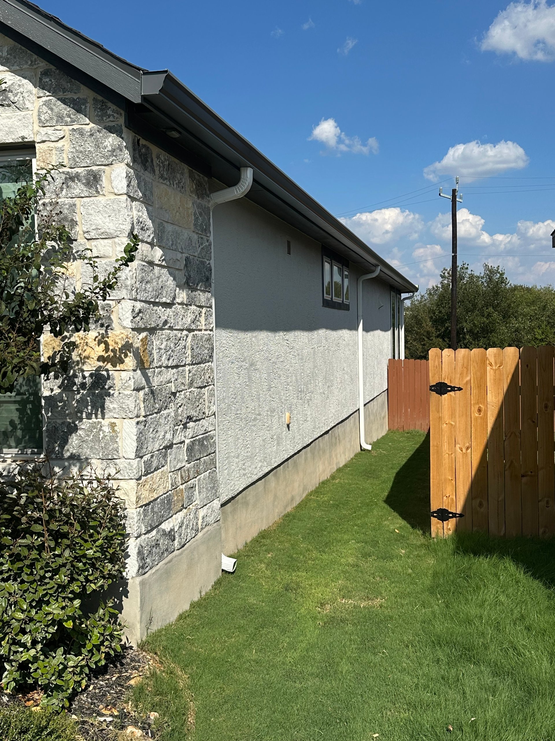 Gutter installation in San Antonio, Seamless gutters in San Antonio, Gutter services in San Antonio, Gutter repair in San Antonio, Gutter replacement in San Antonio (5).jpg