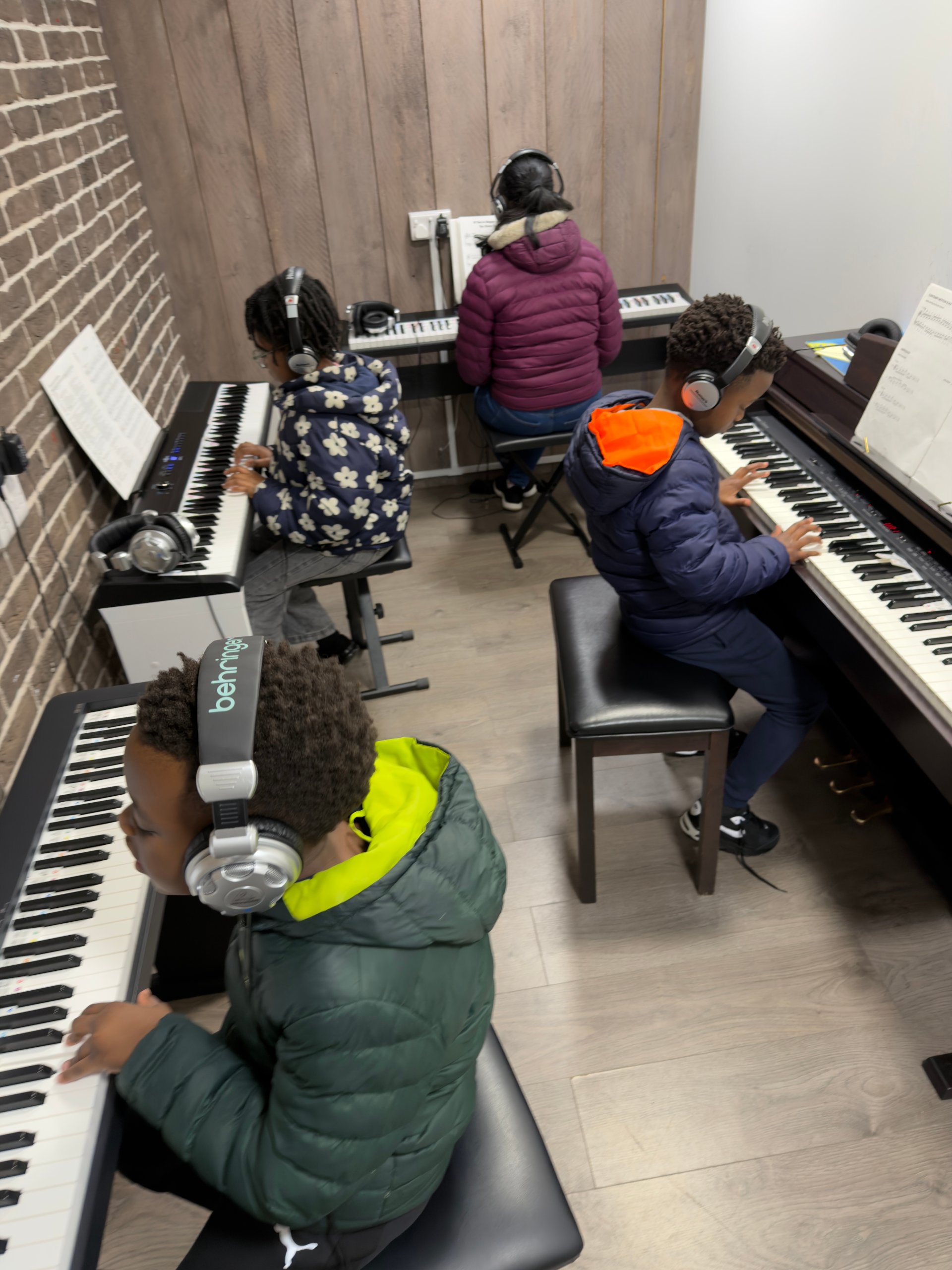 Music school in Rochester, Piano lessons in Rochester, Guitar lessons in Rochester, Drum lessons in Rochester, Singing lessons in Rochester (5).jpg